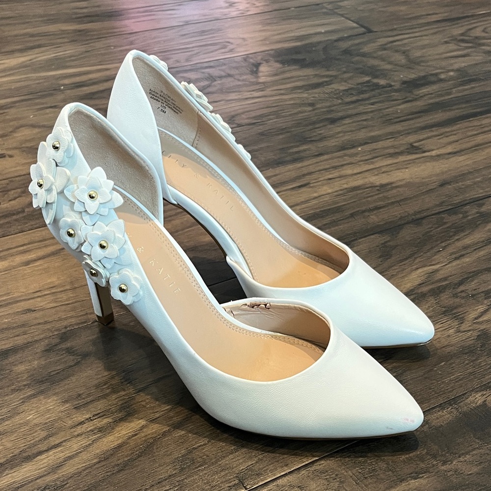 Kelly & Katie White Floral Stiletto Sz 7.5
